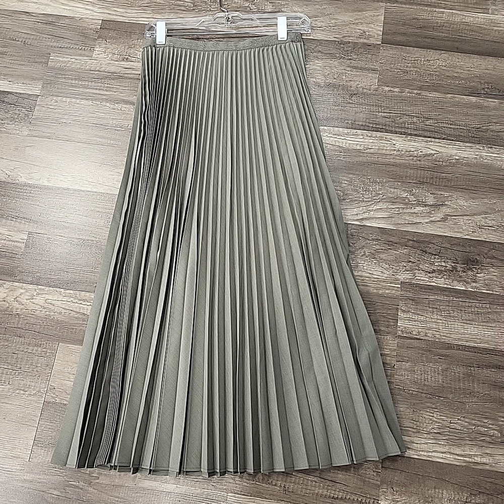Uniqlo Pleated Maxi Skirt, Taupe, Size Large